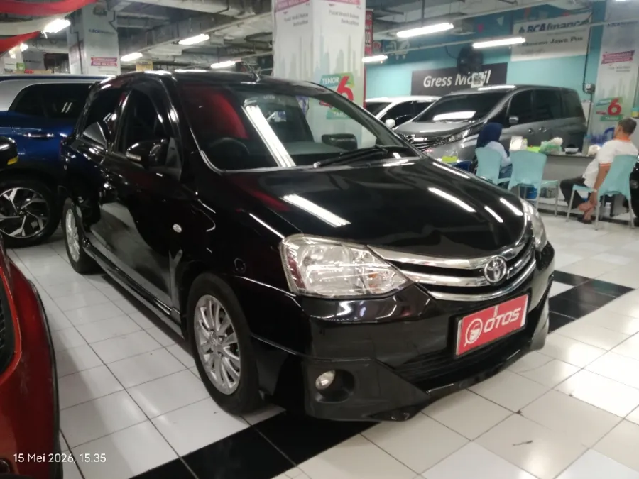 Foto Mobil Bekas Kanan Depan Toyota Etios Valco 1.2 G tahun 2014