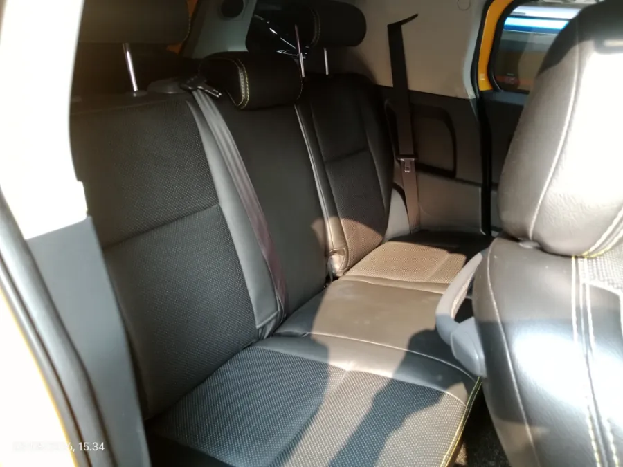 Foto Mobil Bekas Kabin Belakang Toyota FJ Cruiser 4.0 tahun 2017