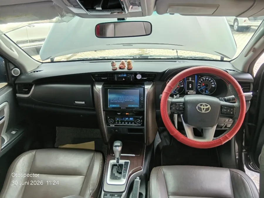 Foto Mobil Bekas Dashboard Toyota Fortuner 2.4 4X2 VRZ tahun 2016