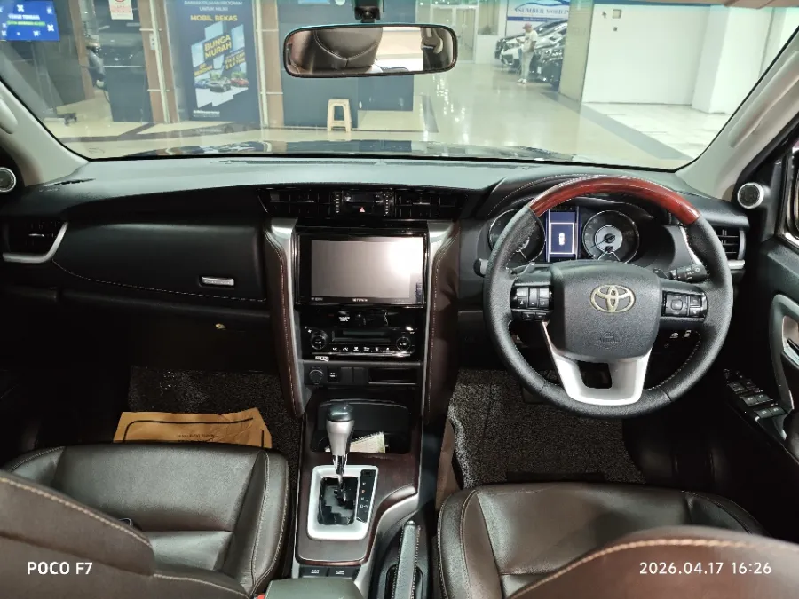 Foto Mobil Bekas Dashboard Toyota Fortuner 2.4 4X2 VRZ tahun 2016