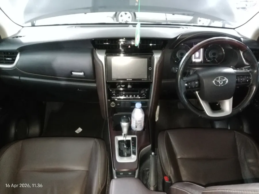 Foto Mobil Bekas Dashboard Toyota Fortuner 2.4 4X2 VRZ tahun 2016