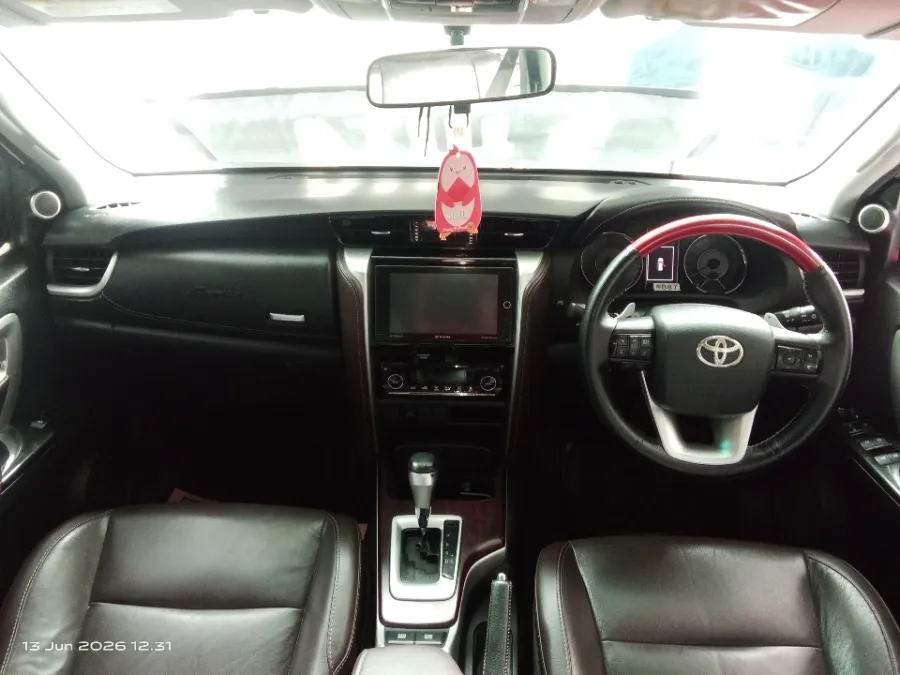 Foto Mobil Bekas Dashboard Toyota Fortuner 2.4 4X2 VRZ tahun 2016