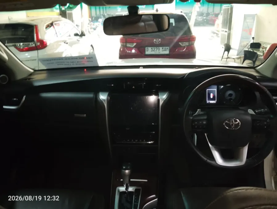 Foto Mobil Bekas Dashboard Toyota Fortuner 2.4 4X2 VRZ tahun 2016