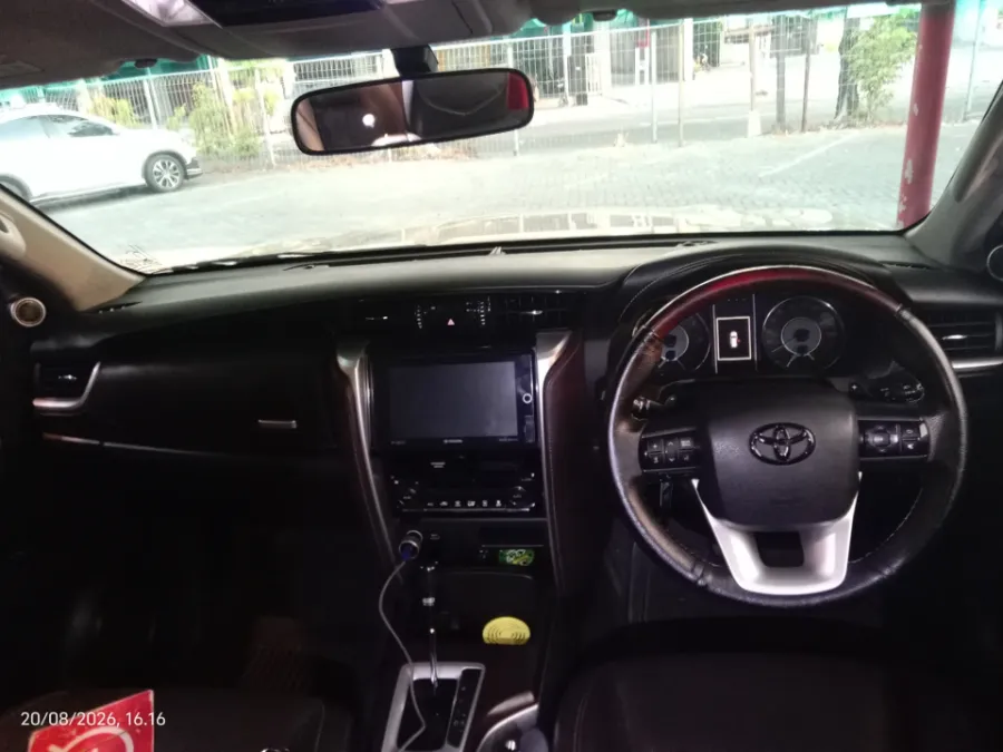 Foto Mobil Bekas Dashboard Toyota Fortuner 2.4 4X2 VRZ tahun 2016