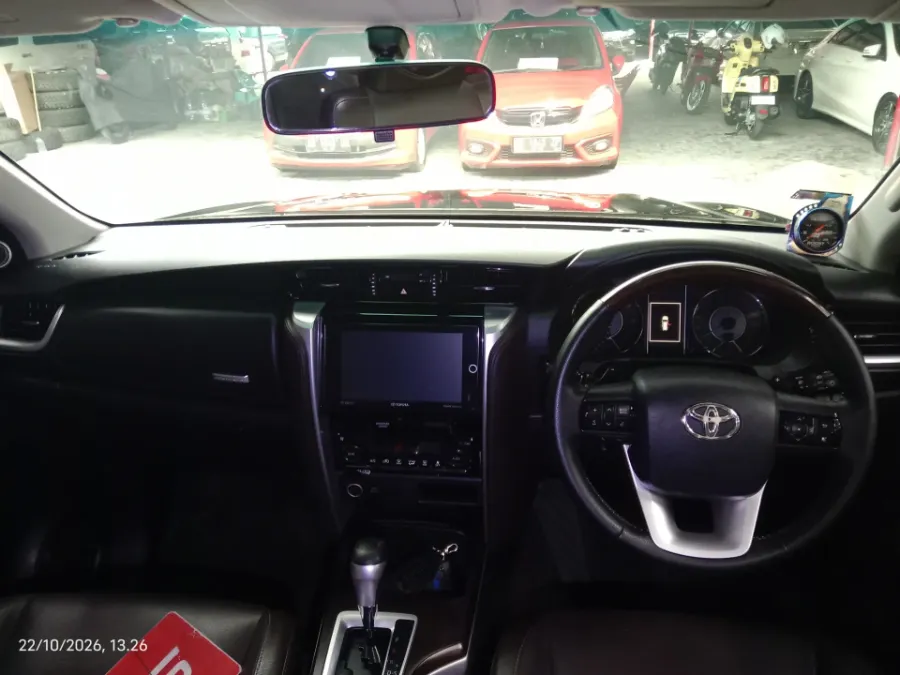 Foto Mobil Bekas Dashboard Toyota Fortuner 2.4 4X2 VRZ tahun 2016