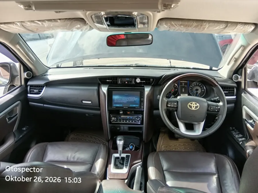 Foto Mobil Bekas Dashboard Toyota Fortuner 2.4 4X2 VRZ tahun 2016