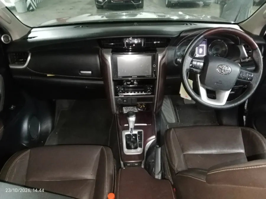 Foto Mobil Bekas Dashboard Toyota Fortuner 2.4 4X2 VRZ tahun 2016