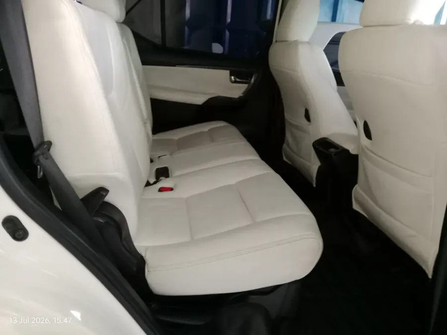 Foto Mobil Bekas Kabin Belakang Toyota Fortuner 2.4 4X2 VRZ tahun 2016