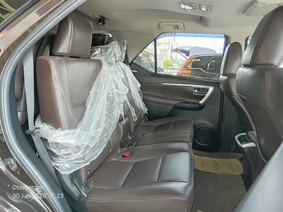Foto Mobil Bekas Kabin Belakang Toyota Fortuner 2.4 4X2 VRZ tahun 2016
