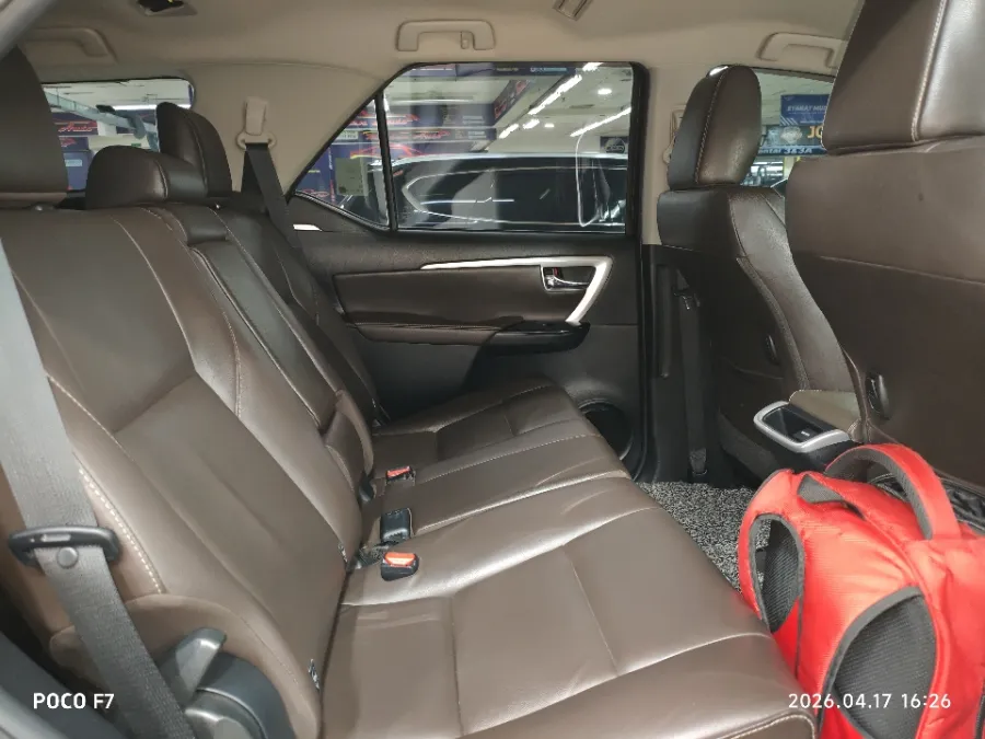 Foto Mobil Bekas Kabin Belakang Toyota Fortuner 2.4 4X2 VRZ tahun 2016