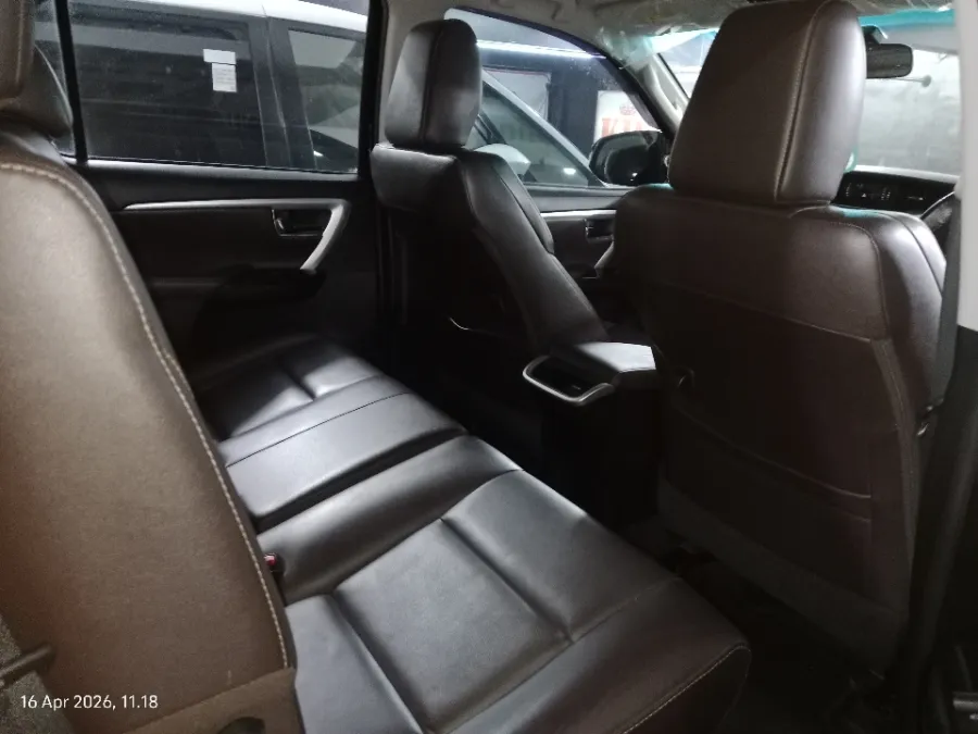 Foto Mobil Bekas Kabin Belakang Toyota Fortuner 2.4 4X2 VRZ tahun 2016