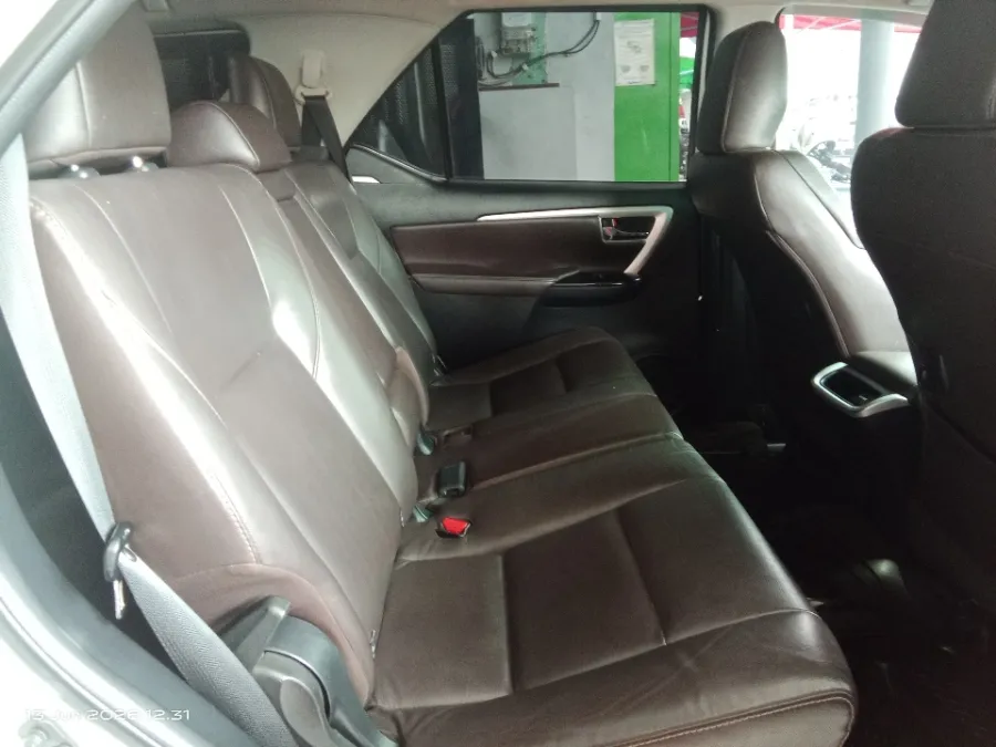 Foto Mobil Bekas Kabin Belakang Toyota Fortuner 2.4 4X2 VRZ tahun 2016