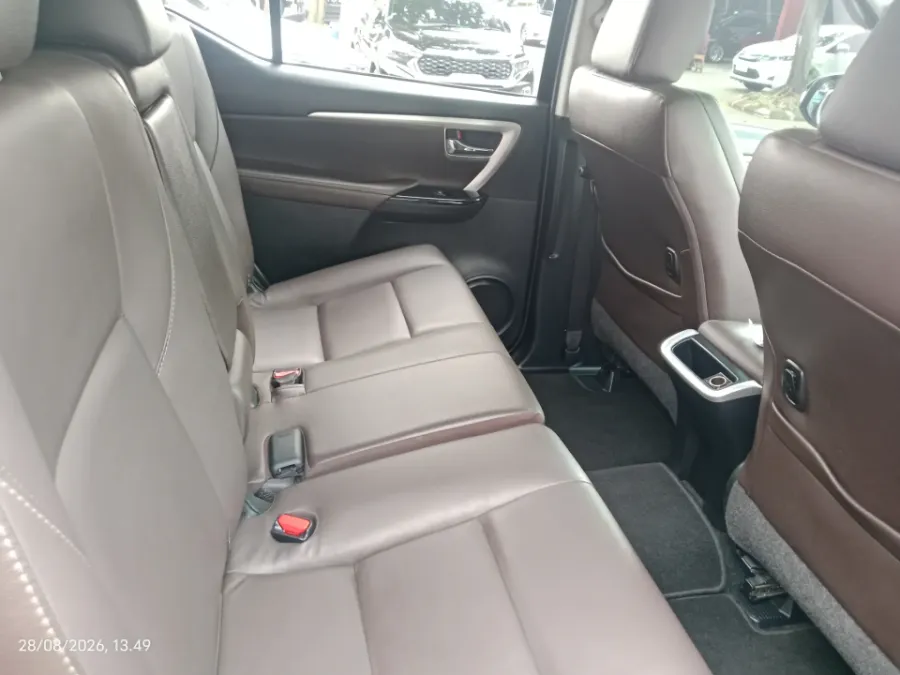 Foto Mobil Bekas Kabin Belakang Toyota Fortuner 2.4 4X2 VRZ tahun 2016