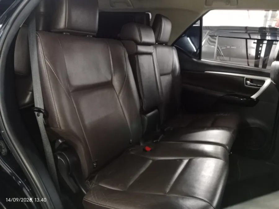 Foto Mobil Bekas Kabin Belakang Toyota Fortuner 2.4 4X2 VRZ tahun 2016