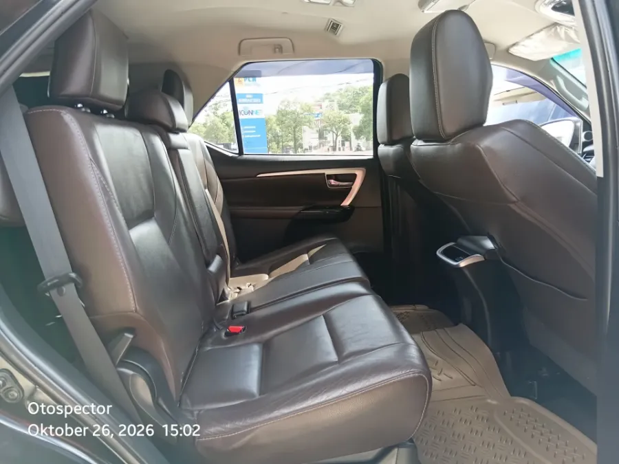Foto Mobil Bekas Kabin Belakang Toyota Fortuner 2.4 4X2 VRZ tahun 2016