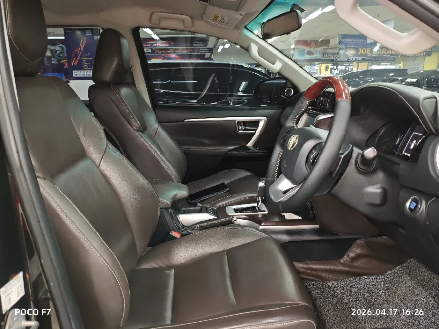 Foto Mobil Bekas Kabin Depan Toyota Fortuner 2.4 4X2 VRZ tahun 2016