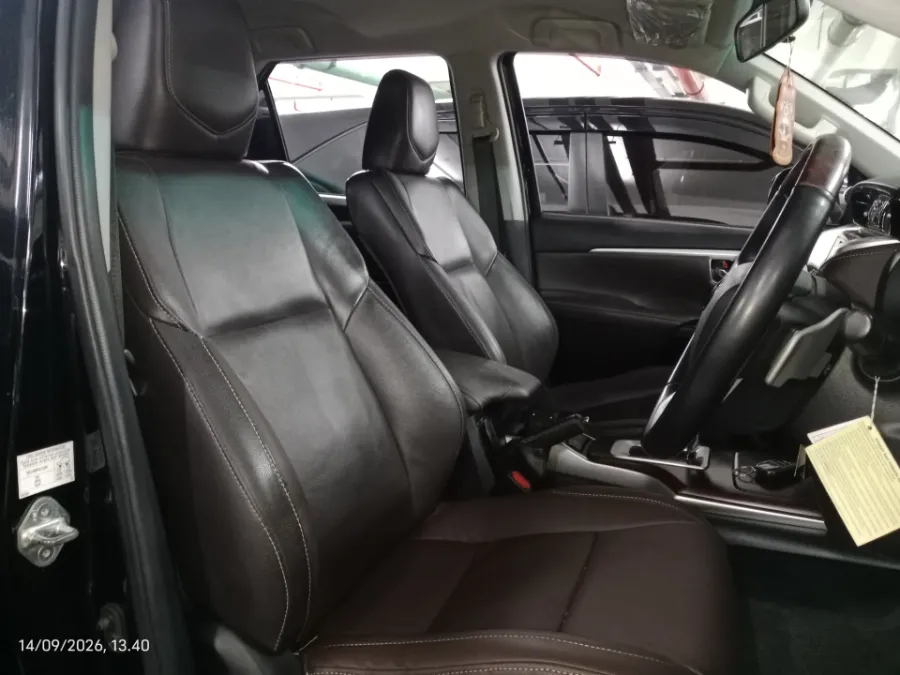 Foto Mobil Bekas Kabin Depan Toyota Fortuner 2.4 4X2 VRZ tahun 2016