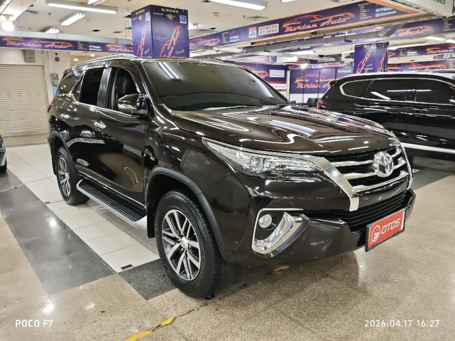 Foto Mobil Bekas Kanan Depan Toyota Fortuner 2.4 4X2 VRZ tahun 2016