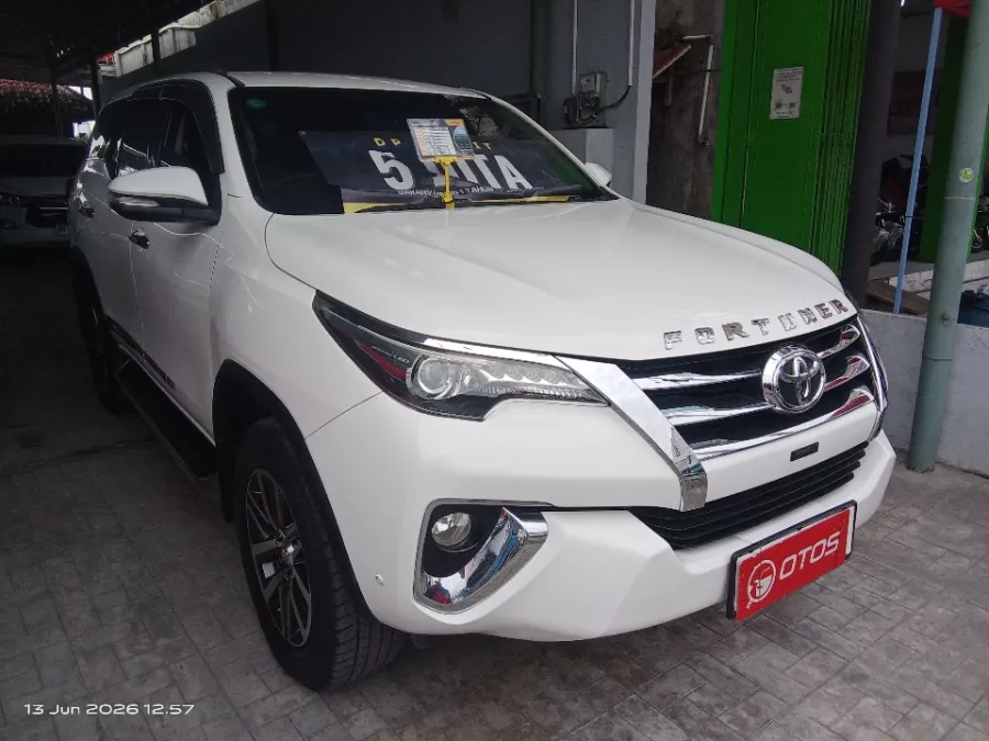 Foto Mobil Bekas Kanan Depan Toyota Fortuner 2.4 4X2 VRZ tahun 2016