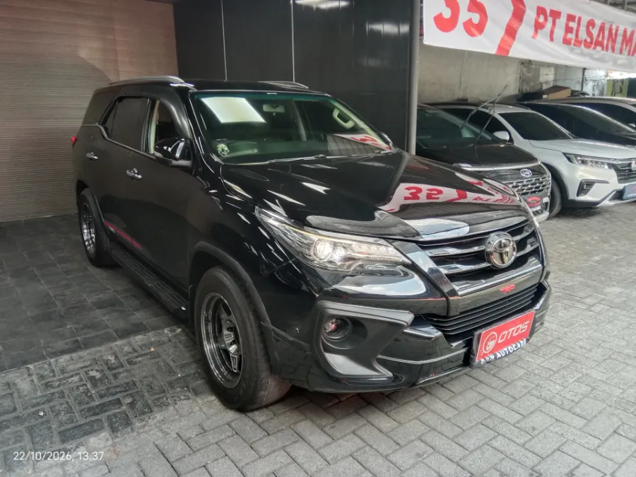 Foto Mobil Bekas Kanan Depan Toyota Fortuner 2.4 4X2 VRZ tahun 2016