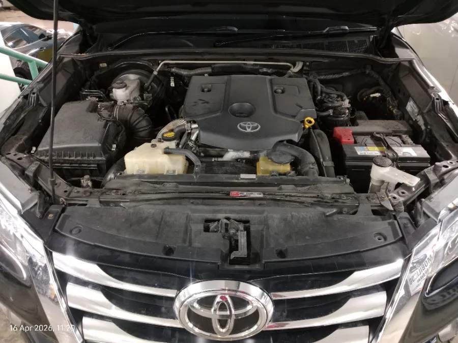 Foto Mobil Bekas Mesin Toyota Fortuner 2.4 4X2 VRZ tahun 2016