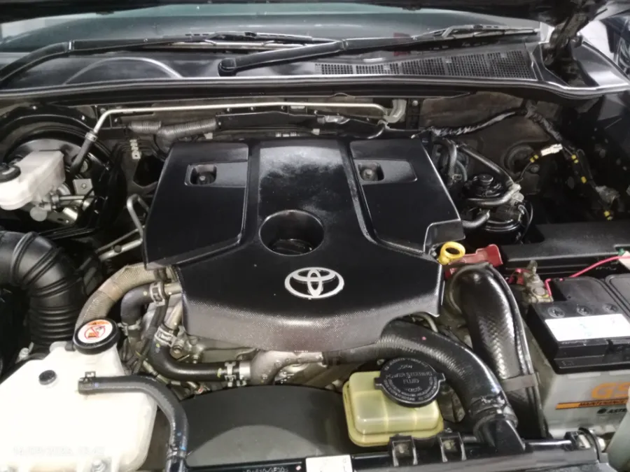 Foto Mobil Bekas Mesin Toyota Fortuner 2.4 4X2 VRZ tahun 2016