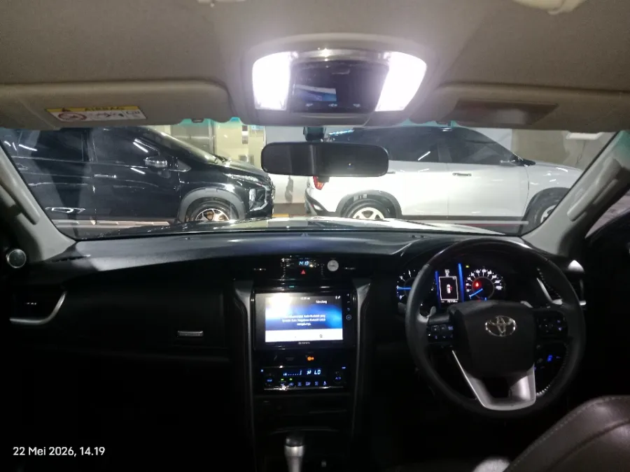 Foto Mobil Bekas Dashboard Toyota Fortuner 2.4 4X2 VRZ tahun 2017