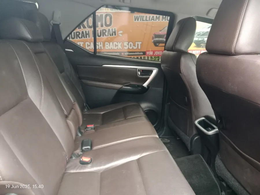 Foto Mobil Bekas Kabin Belakang Toyota Fortuner 2.4 4X2 VRZ tahun 2017