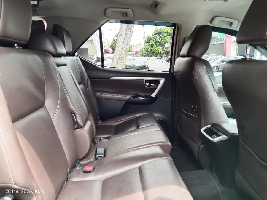 Foto Mobil Bekas Kabin Belakang Toyota Fortuner 2.4 4X2 VRZ tahun 2017