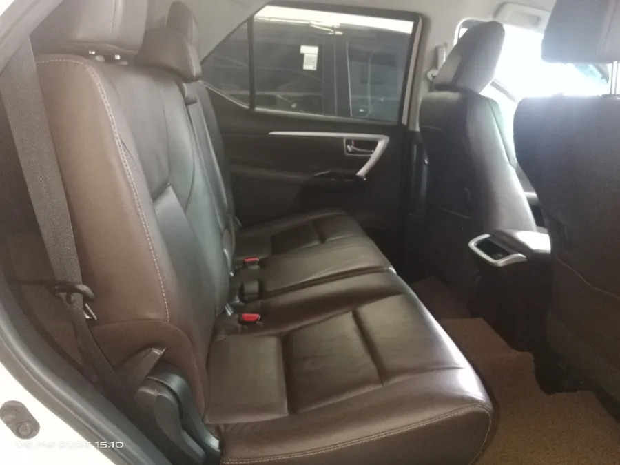 Foto Mobil Bekas Kabin Belakang Toyota Fortuner 2.4 4X2 VRZ tahun 2017