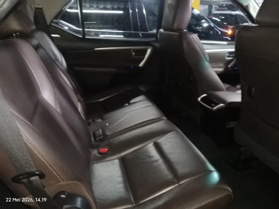 Foto Mobil Bekas Kabin Belakang Toyota Fortuner 2.4 4X2 VRZ tahun 2017