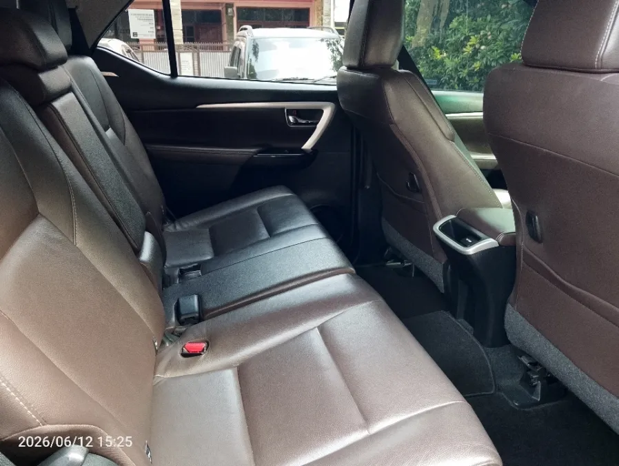 Foto Mobil Bekas Kabin Belakang Toyota Fortuner 2.4 4X2 VRZ tahun 2017