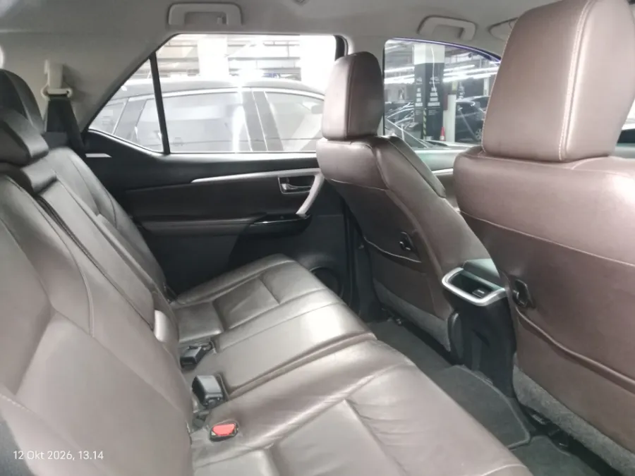 Foto Mobil Bekas Kabin Belakang Toyota Fortuner 2.4 4X2 VRZ tahun 2017