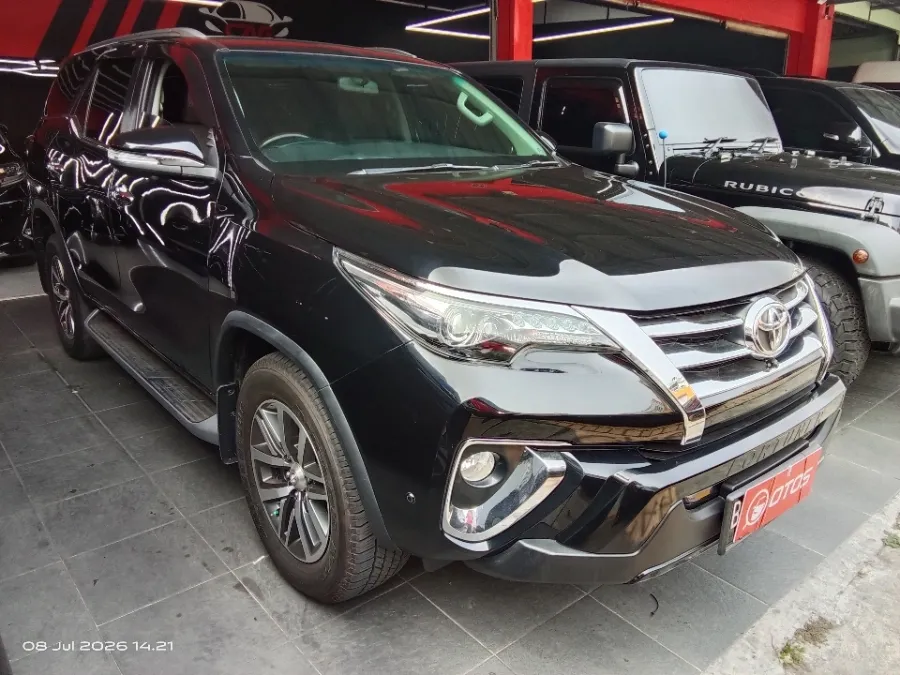 Foto Mobil Bekas Kanan Depan Toyota Fortuner 2.4 4X2 VRZ tahun 2017