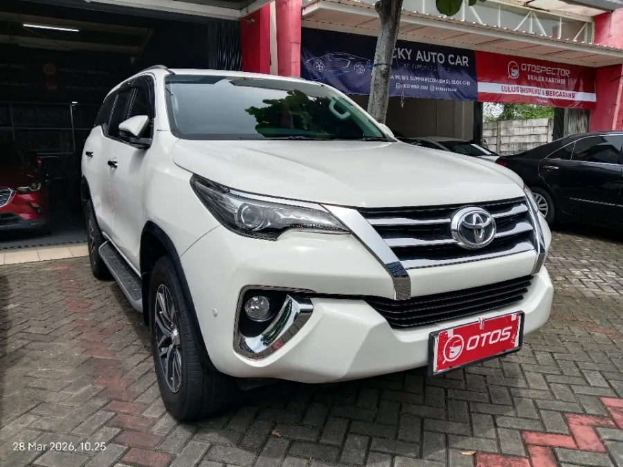 Foto Mobil Bekas Kanan Depan Toyota Fortuner 2.4 4X2 VRZ tahun 2017
