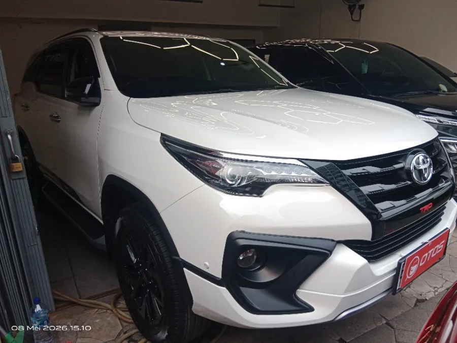Foto Mobil Bekas Kanan Depan Toyota Fortuner 2.4 4X2 VRZ tahun 2017