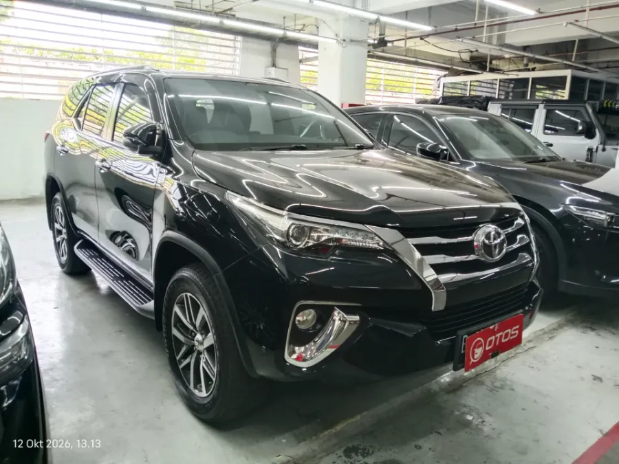Foto Mobil Bekas Kanan Depan Toyota Fortuner 2.4 4X2 VRZ tahun 2017