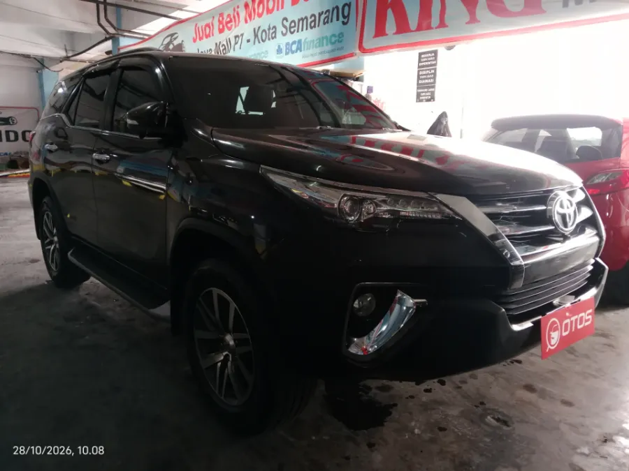 Foto Mobil Bekas Kanan Depan Toyota Fortuner 2.4 4X2 VRZ tahun 2017