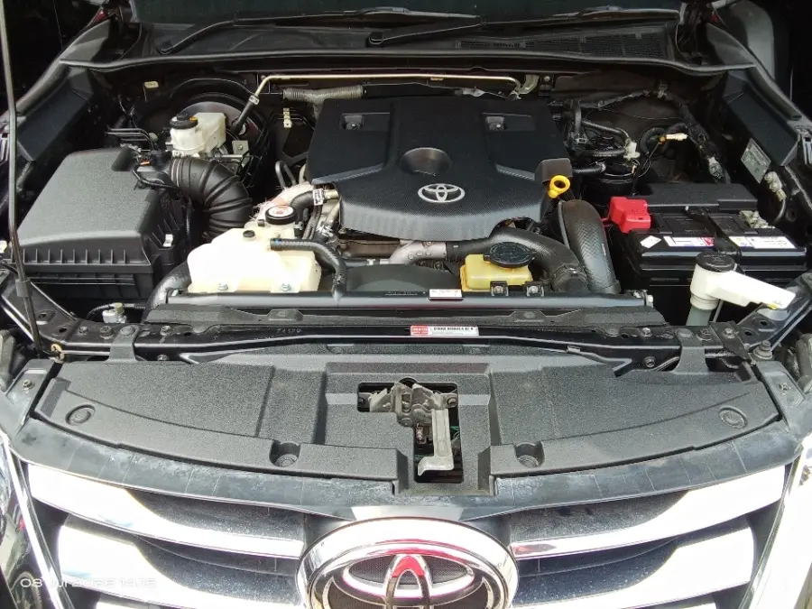 Foto Mobil Bekas Mesin Toyota Fortuner 2.4 4X2 VRZ tahun 2017