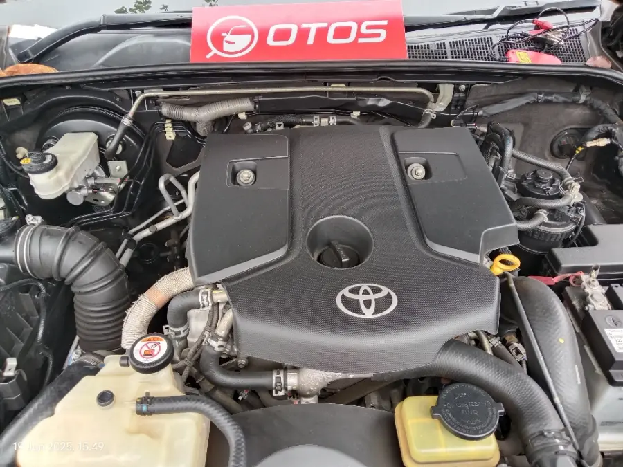 Foto Mobil Bekas Mesin Toyota Fortuner 2.4 4X2 VRZ tahun 2017