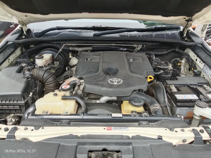 Foto Mobil Bekas Mesin Toyota Fortuner 2.4 4X2 VRZ tahun 2017