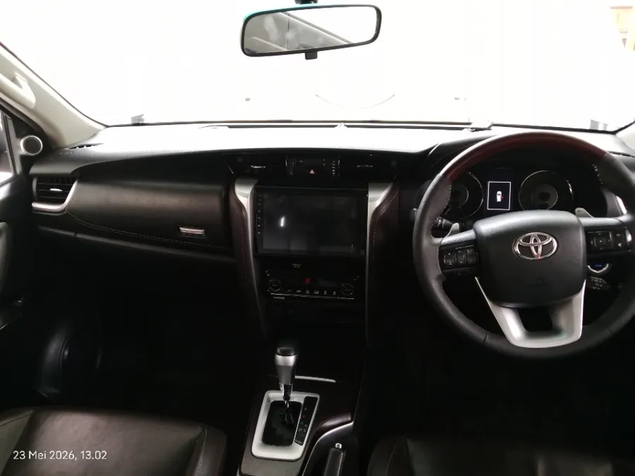 Foto Mobil Bekas Dashboard Toyota Fortuner 2.4 4X2 VRZ tahun 2018