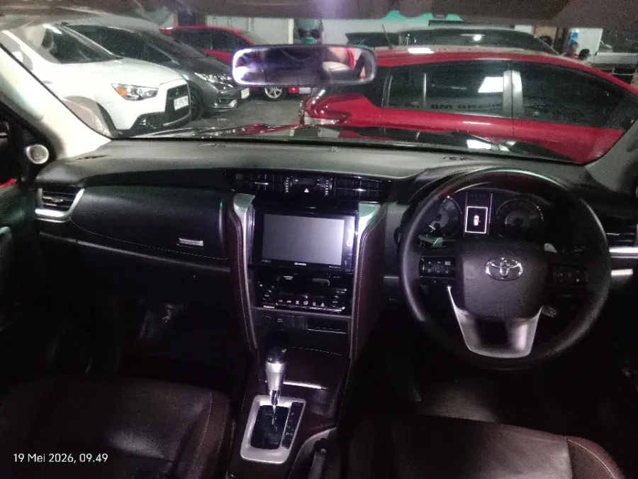 Foto Mobil Bekas Dashboard Toyota Fortuner 2.4 4X2 VRZ tahun 2018