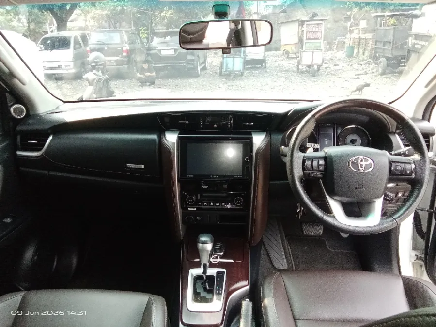 Foto Mobil Bekas Dashboard Toyota Fortuner 2.4 4X2 VRZ tahun 2018