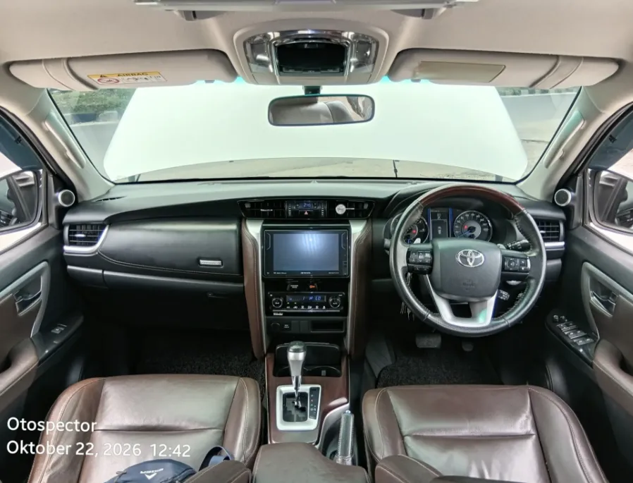 Foto Mobil Bekas Dashboard Toyota Fortuner 2.4 4X2 VRZ tahun 2018