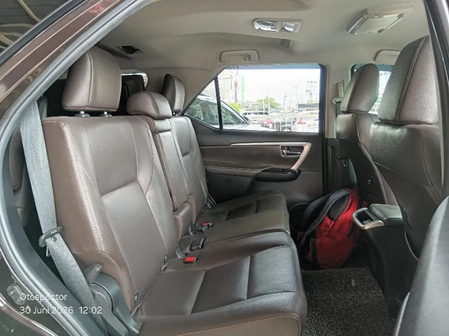 Foto Mobil Bekas Kabin Belakang Toyota Fortuner 2.4 4X2 VRZ tahun 2018