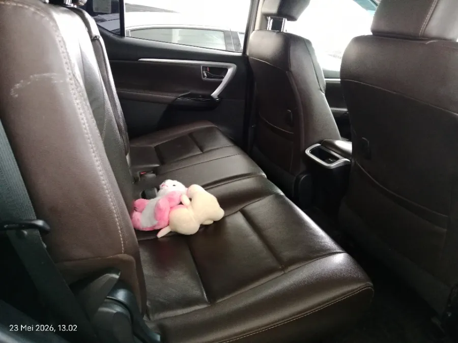 Foto Mobil Bekas Kabin Belakang Toyota Fortuner 2.4 4X2 VRZ tahun 2018