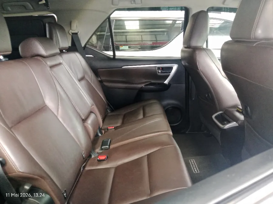 Foto Mobil Bekas Kabin Belakang Toyota Fortuner 2.4 4X2 VRZ tahun 2018
