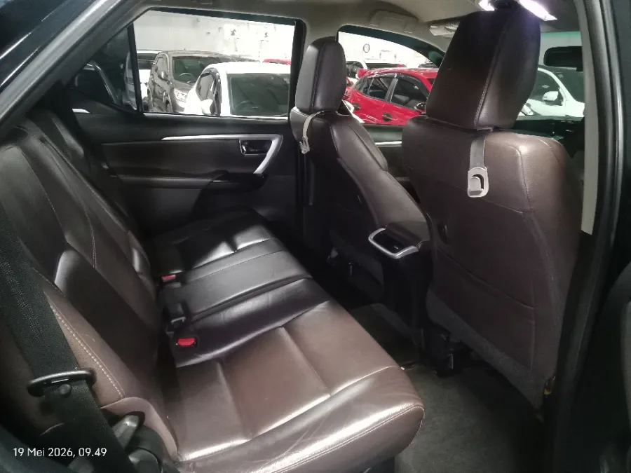 Foto Mobil Bekas Kabin Belakang Toyota Fortuner 2.4 4X2 VRZ tahun 2018