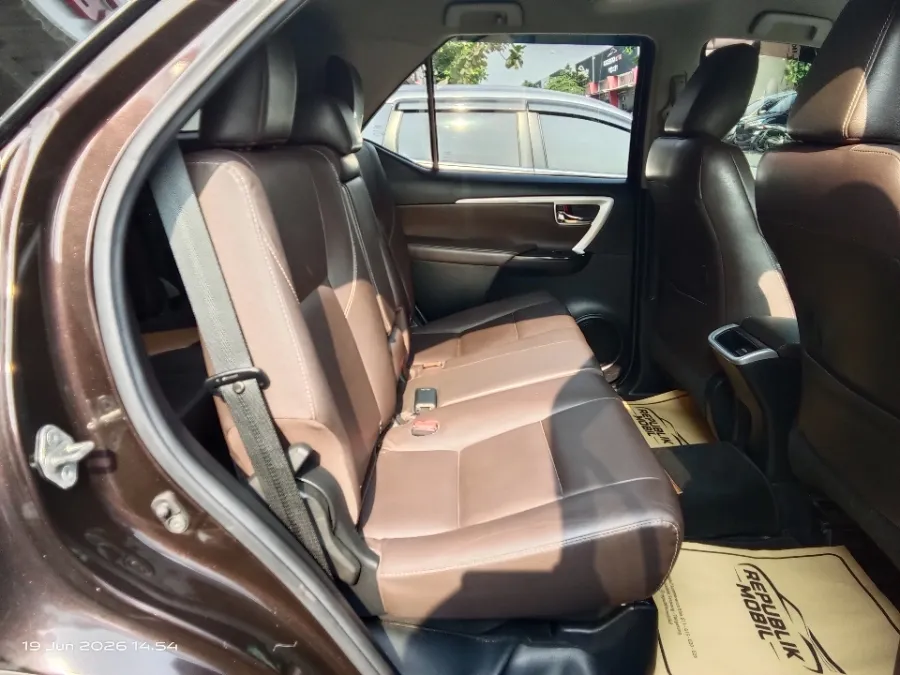 Foto Mobil Bekas Kabin Belakang Toyota Fortuner 2.4 4X2 VRZ tahun 2018